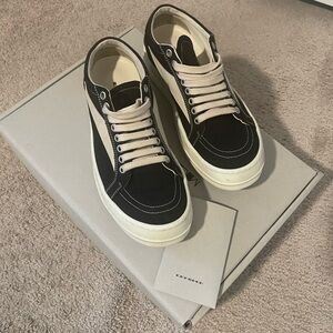Rick Owens Drkshdw
Vintage low-top sneakers